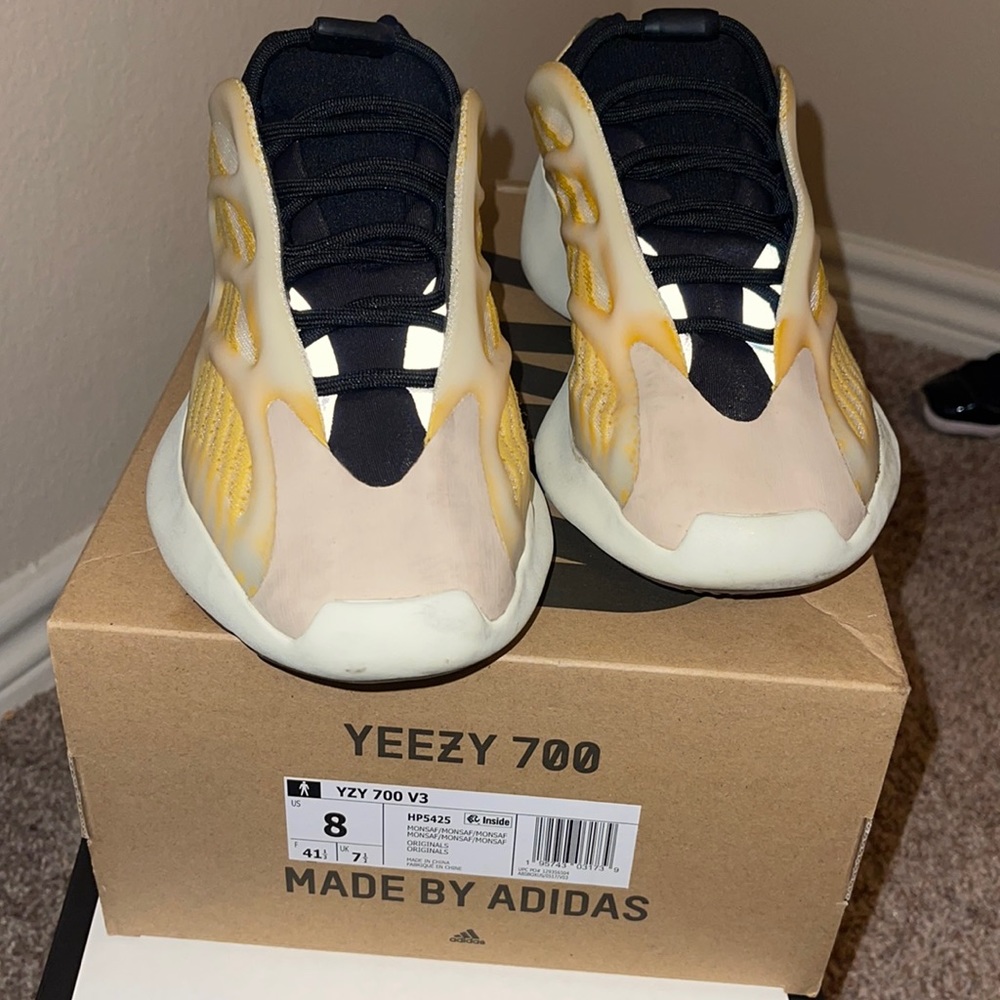 YZY 700 V3